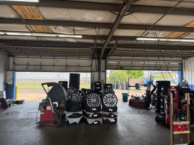 More Photos Of 1560 Fairfield Dr, Pensacola Auto Repair For Sale
