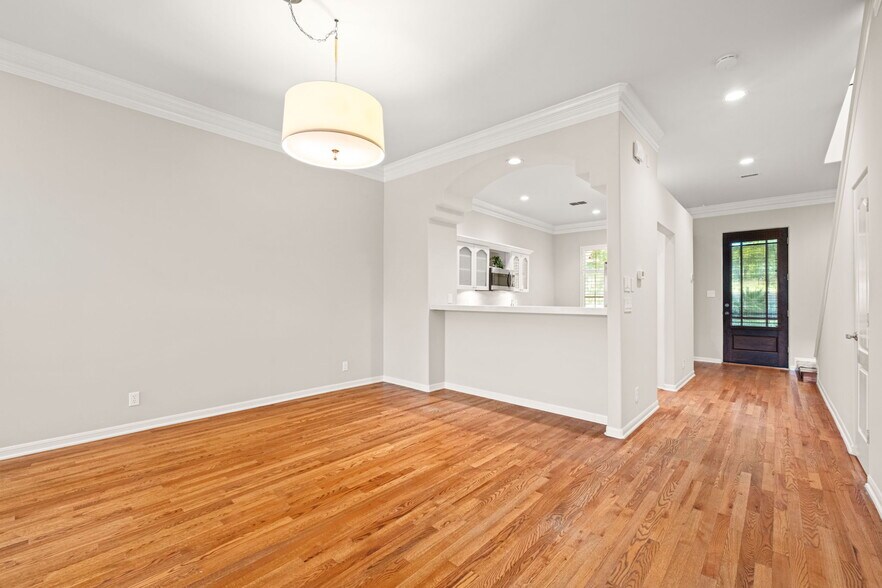 More Photos Of 131 Saint Dennis Ave, Alamo Heights Multifamily For Sale