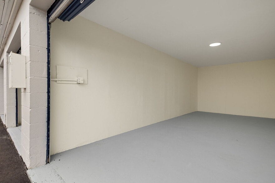 More Photos Of 17517 Rockefeller Cir, Fort Myers Self Storage For Sale