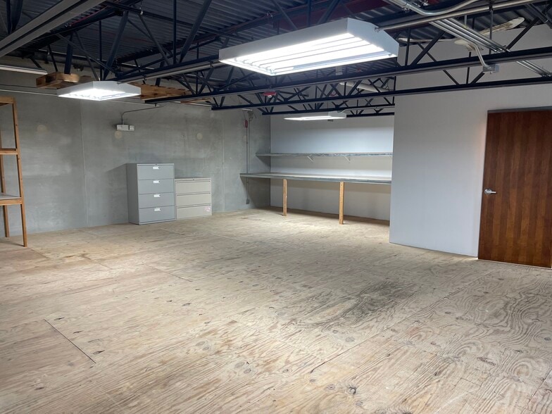 More Photos Of 101 Theodore Dr, Oswego Light Distribution For Lease