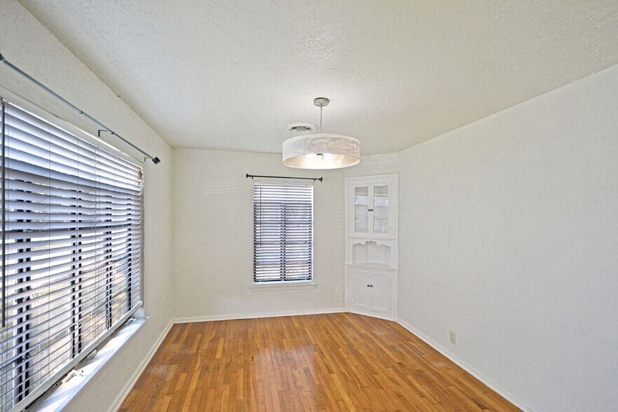 More Photos Of 268 E Mill St, New Braunfels Medical For Lease