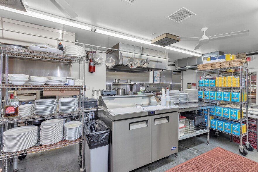 More Photos Of 135 York St SE, Aiken Restaurant For Lease