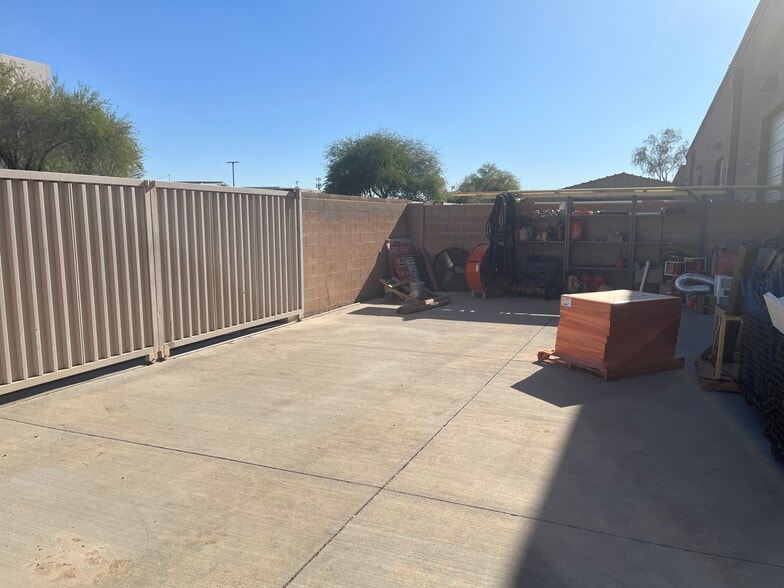 More Photos Of 219 S William Dillard Dr, Gilbert Warehouse For Sale