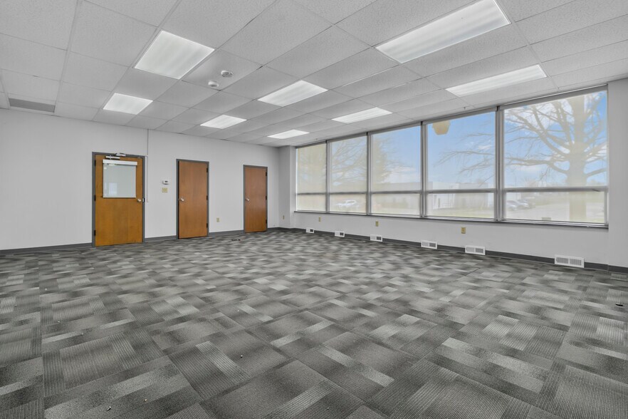 More Photos Of 2828 Tobey Dr, Indianapolis Distribution For Sale