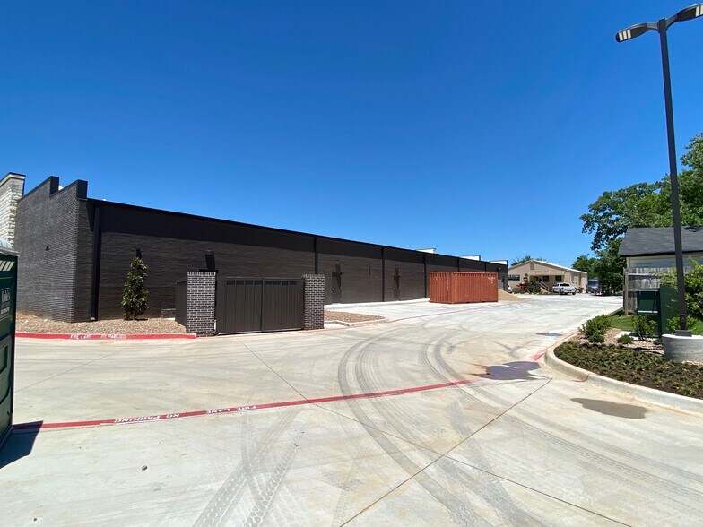 More Photos Of 808 Fort Worth Hwy, Weatherford Storefront Retail Office For Lease