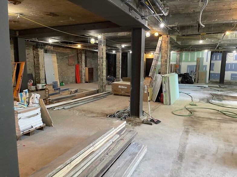 More Photos Of 185 W 231st St, Bronx General Retail For Lease