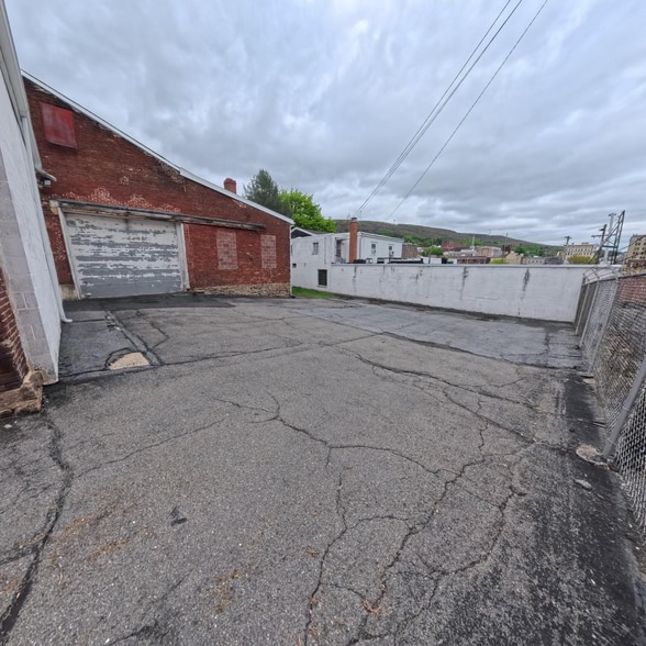 More Photos Of 330 E Norwegian St, Pottsville General Retail For Sale
