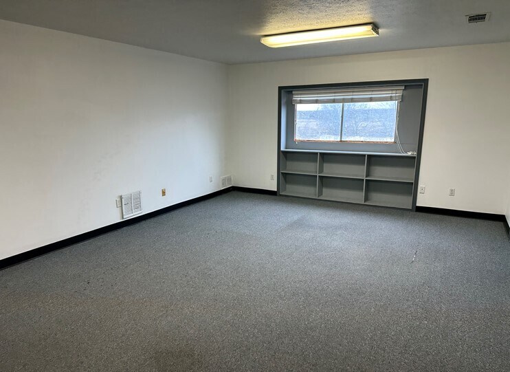 More Photos Of 642 US Highway 80 E, Sunnyvale Flex For Lease