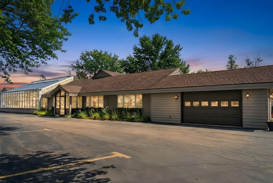 More Photos Of 1126 E State St, Sycamore Storefront Retail Residential For Sale