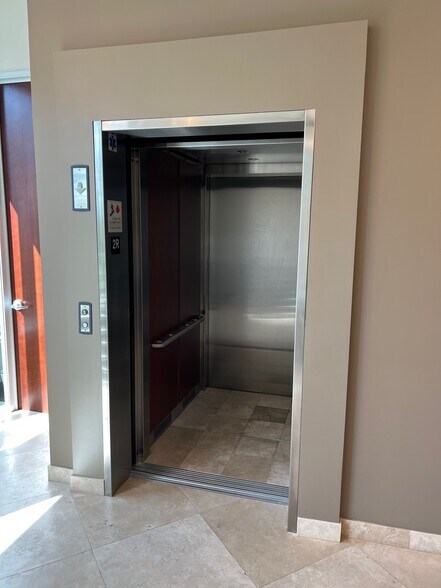 More Photos Of 830 Roosevelt Ave, Irvine Office For Sale