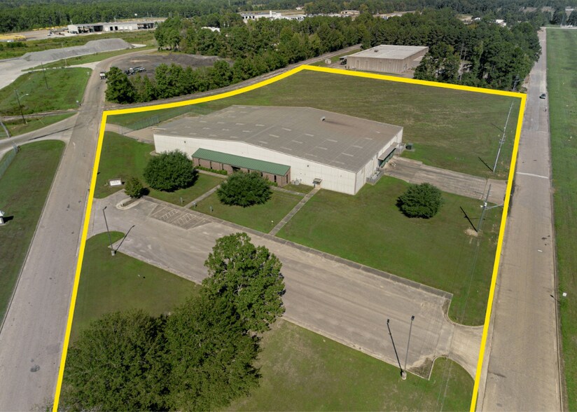 Primary Photo Of 1108 Commerce St, Marshall Manufacturing For Sale