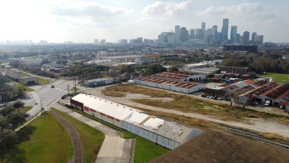 More Photos Of 3229 Navigation Blvd, Houston Warehouse For Sale