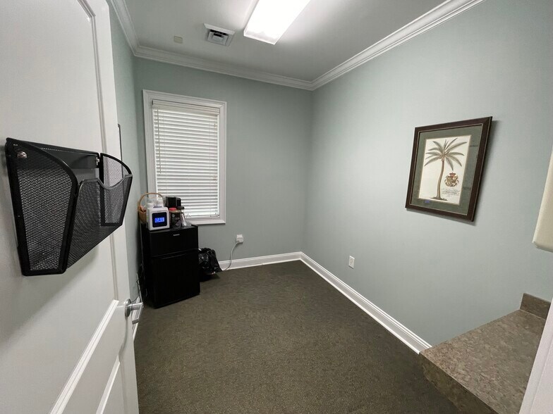 More Photos Of 1611 Flora Ave, Burlington Healthcare For Lease