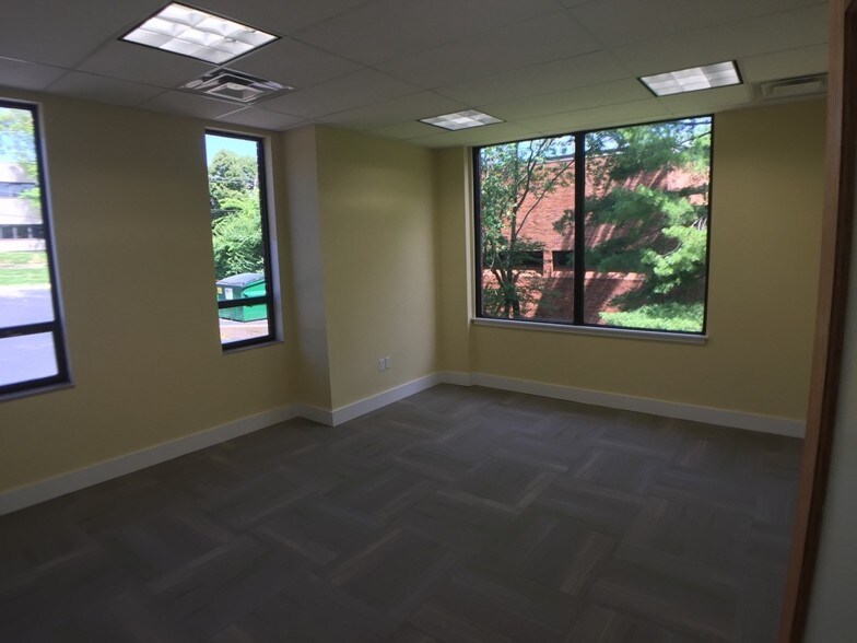 More Photos Of 677 Craig Rd, Creve Coeur Office For Lease