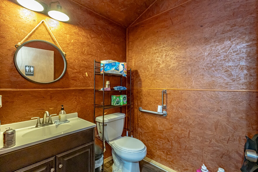 More Photos Of 2608 San Bernardo Ave, Laredo Office For Sale