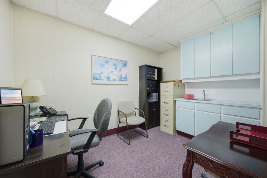 More Photos Of 1811 Bayshore Gardens Pky, Bradenton Medical For Sale