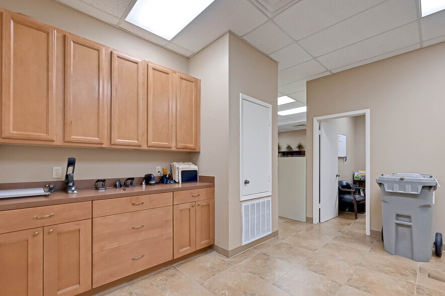 More Photos Of 3512 Avenue I, Rosenberg Office For Lease