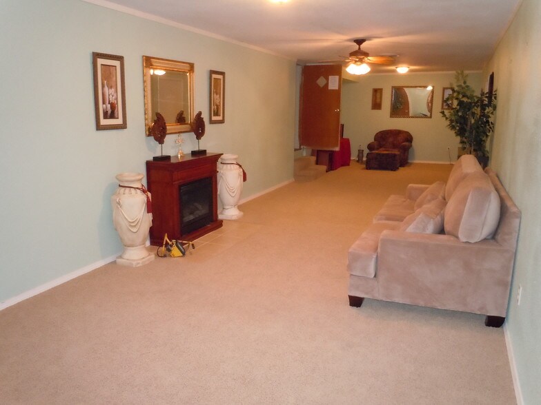 More Photos Of 2024 N Maplewood Ave, Tulsa Religious Facility For Sale