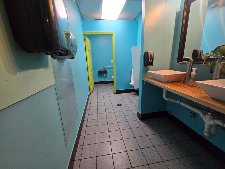 More Photos Of 48 School St, Lincoln Restaurant For Sale