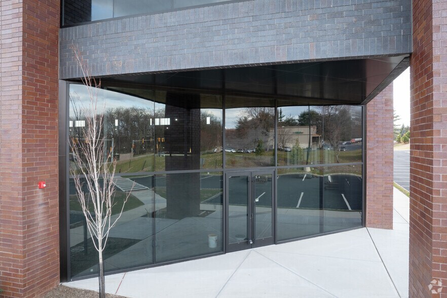 More Photos Of 1000 MacArthur Blvd, Mahwah Distribution For Lease