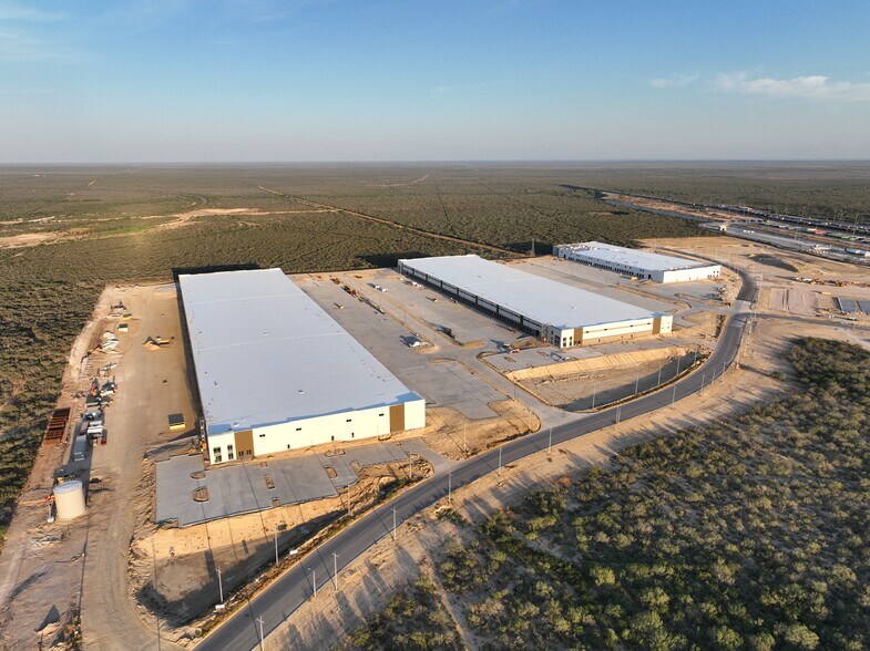 More Photos Of 13297 Port Drive, Laredo Warehouse For Sale