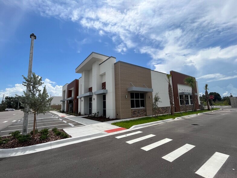 7180 University Pky, Sarasota, FL 34240 Retail For Lease