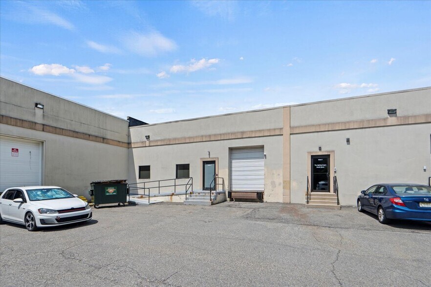 More Photos Of 30 Sherwood Ln, Fairfield Warehouse For Lease