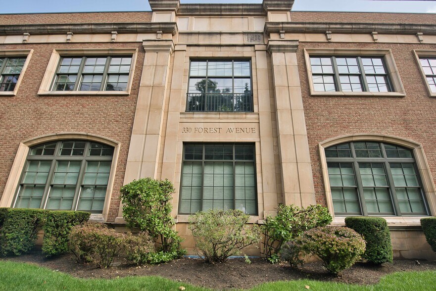 More Photos Of 330 Forest Ave, Locust Valley Medical For Lease