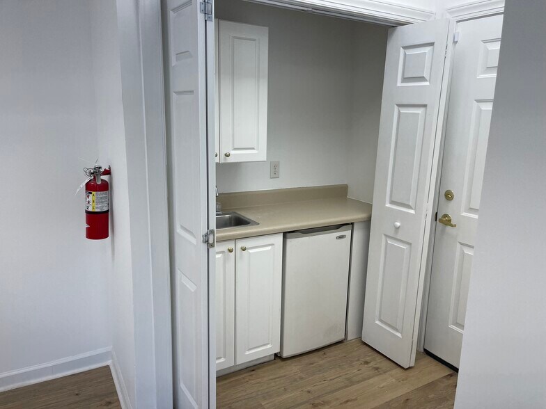 More Photos Of 111 Windel Dr, Raleigh Office Residential For Sale