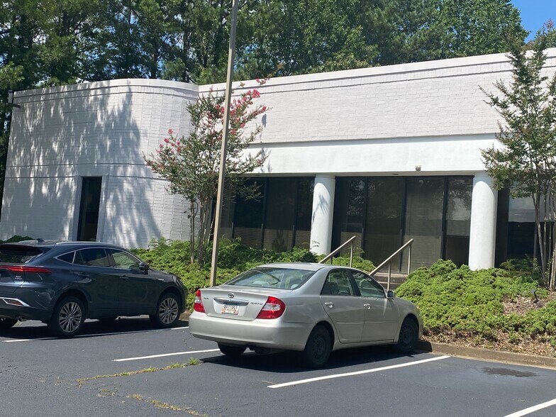 More Photos Of 5700 Highlands Pky SE, Smyrna Light Distribution For Lease