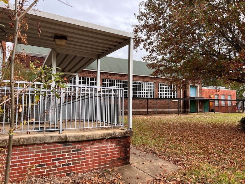 More Photos Of 401 n kerley ave, Oil City Specialty For Sale