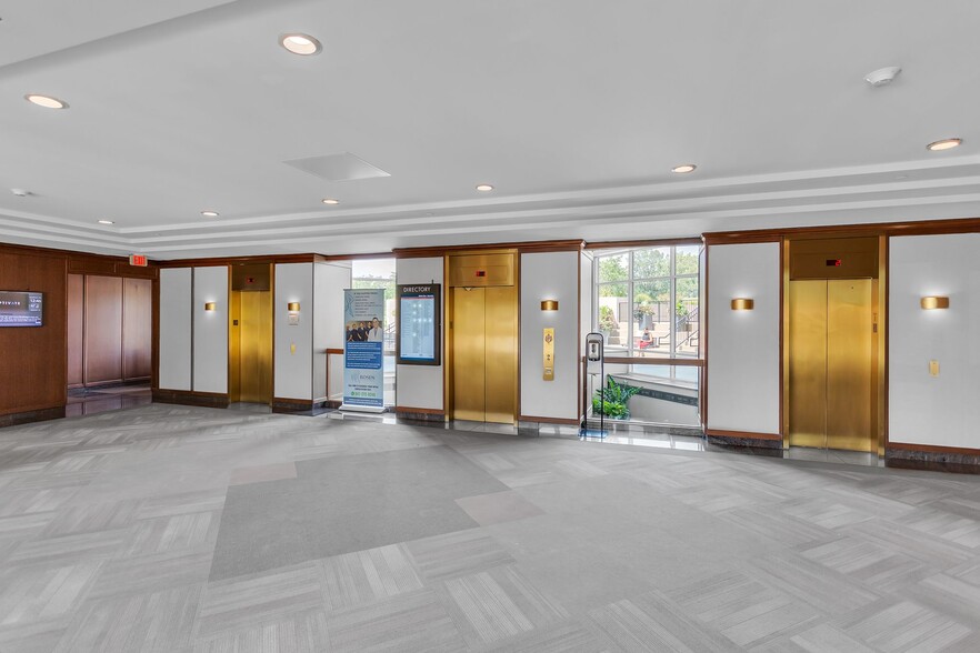 More Photos Of 908 N Elm St, Hinsdale Medical For Lease