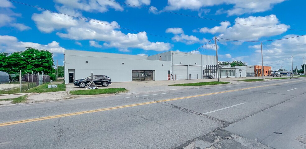More Photos Of 926-930 N Mosley Ave, Wichita Warehouse For Lease