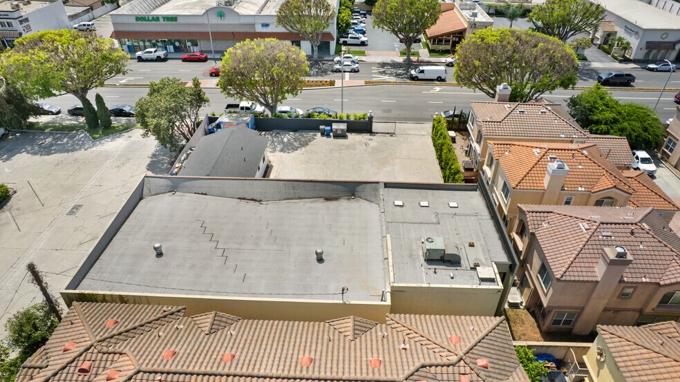 More Photos Of 14128 Paramount Blvd, Paramount Warehouse For Sale