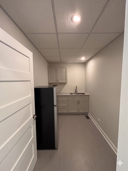 More Photos Of 75 E Division St, Mundelein Office Residential For Lease