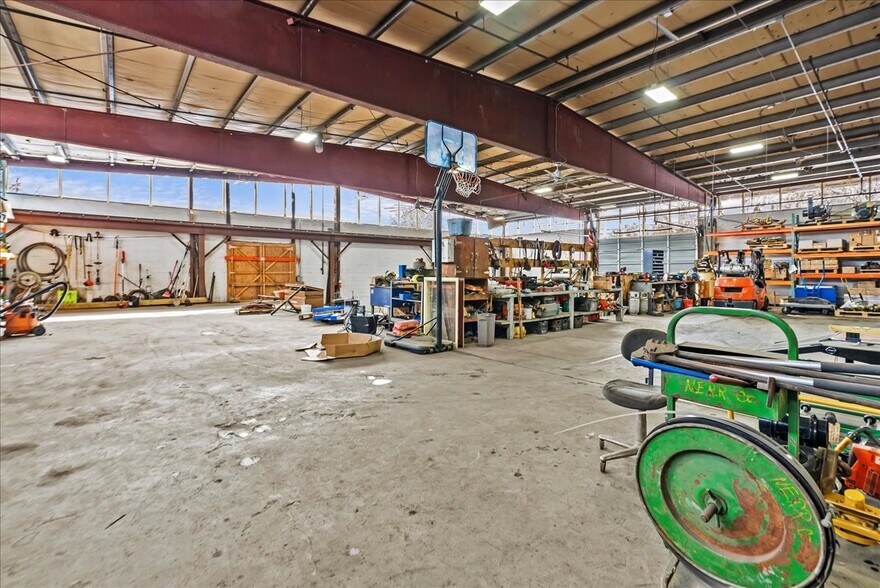 More Photos Of 175 Circuit Ave, West Springfield Warehouse For Lease