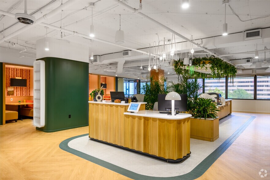 More Photos Of 2451 Crystal Dr, Arlington Office For Lease