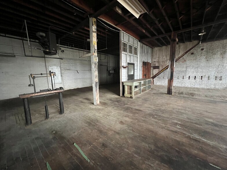 More Photos Of 616 N Jackson St, Danville Warehouse For Sale
