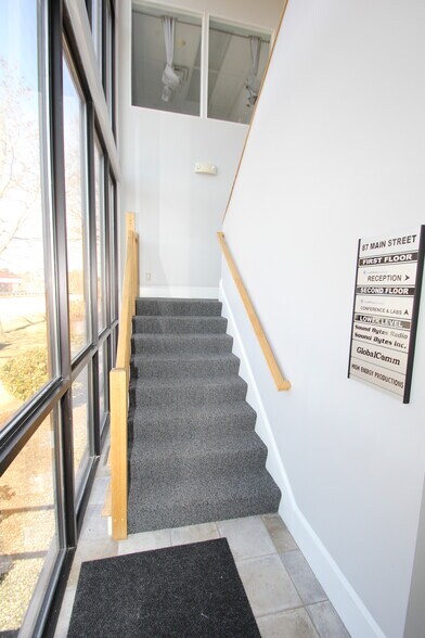 More Photos Of 87 Main St, North Reading Light Manufacturing For Sale