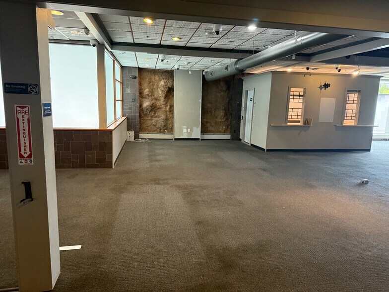 More Photos Of 45 Hanover St, Lebanon General Retail For Lease