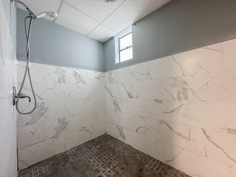 More Photos Of 107-121 Allamanda Dr, Lakeland Unknown For Lease