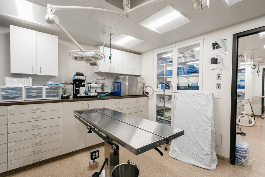 More Photos Of 6400 4th St N, Saint Petersburg Medical For Sale