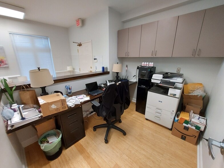 More Photos Of 5015 Southpark Dr, Durham Medical For Lease