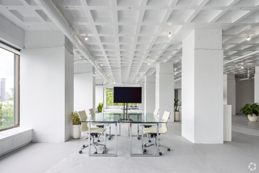 More Photos Of 866 United Nations Plz, New York Office For Sale