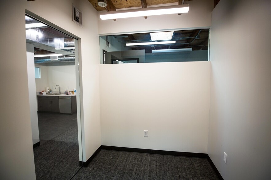 More Photos Of 2415-2419 SE 11th Ave, Portland Storefront Retail Office For Lease