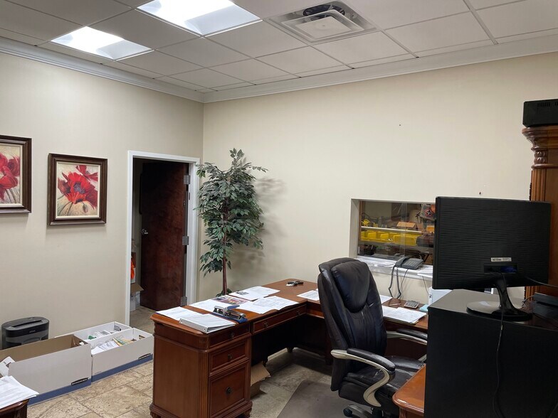 More Photos Of 3239 Old Winter Garden Rd, Orlando Flex For Sale