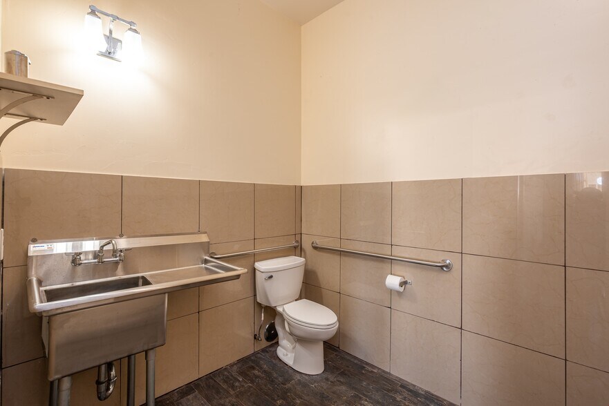 More Photos Of 4741 Point Loma Ave, San Diego Storefront Retail Residential For Sale