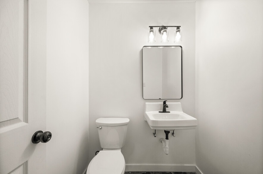 More Photos Of 122 Navajo St, Salt Lake City Manufacturing For Lease