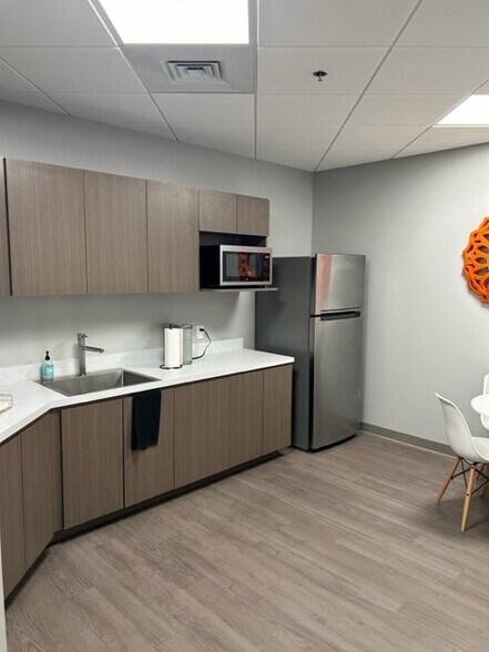 More Photos Of 1819 Main St, Sarasota Office Residential For Lease