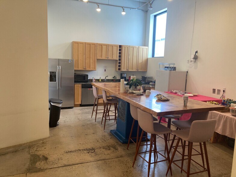 More Photos Of 3301 Lawrence St, Denver Office For Lease